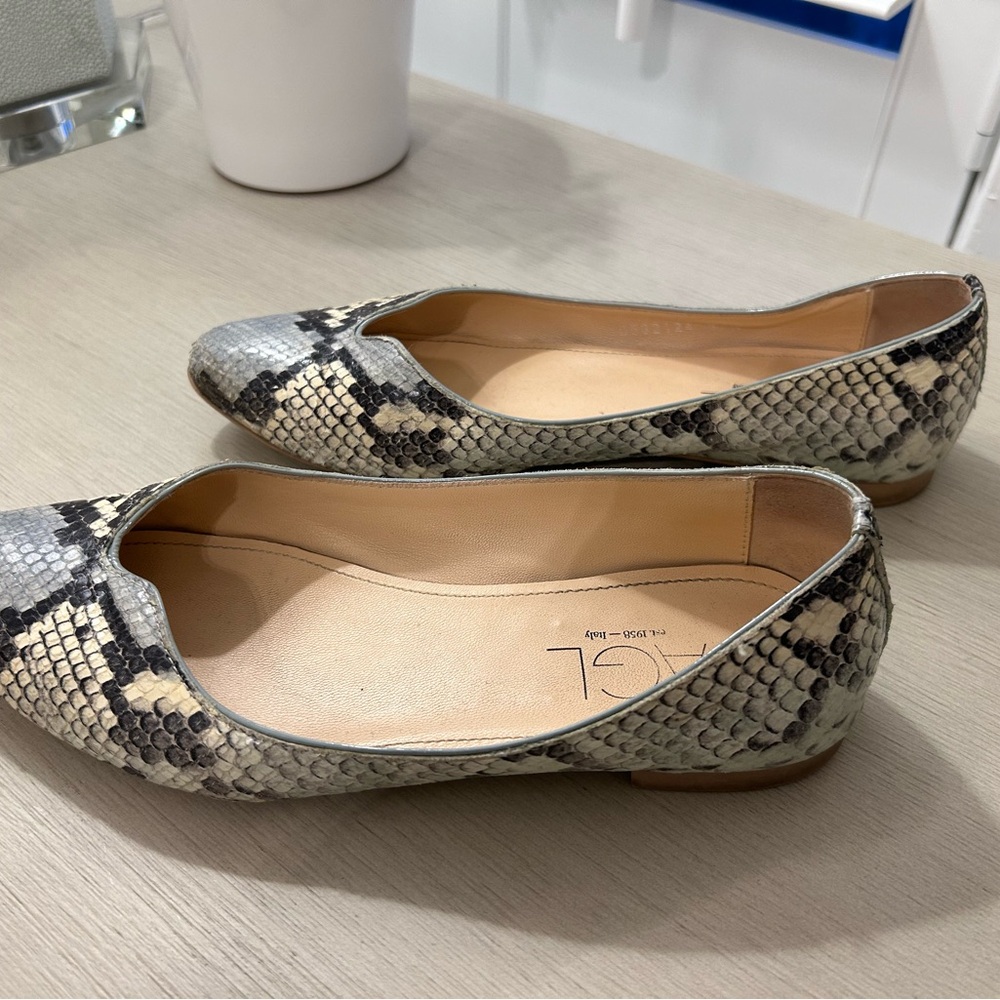 AGL Snakeskin Patterned Flats in Gray and Cream